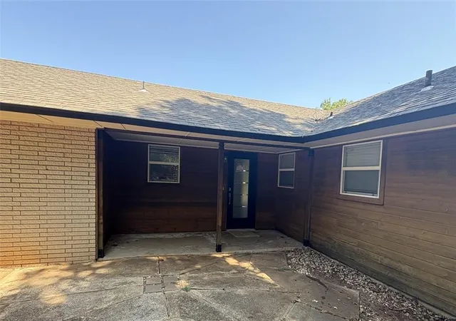 Photo 2 of Single family home for sale at 2327 Ashwood Ln, Norman, OK 73071 | MLS# 1186802 | Listing updated on 2025-09-15