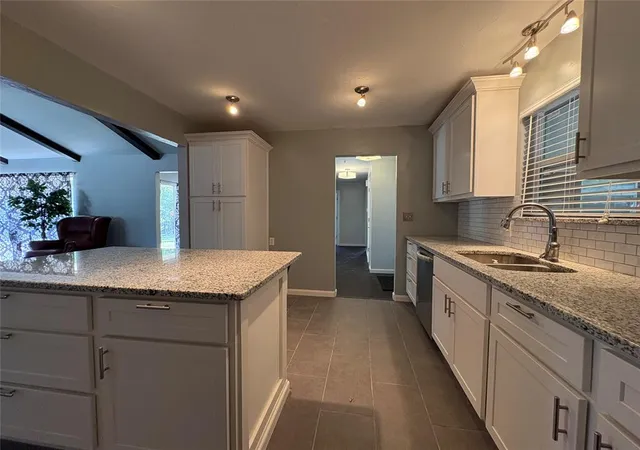Photo 4 of Single family home for sale at 2327 Ashwood Ln, Norman, OK 73071 | MLS# 1186802 | Listing updated on 2025-09-15