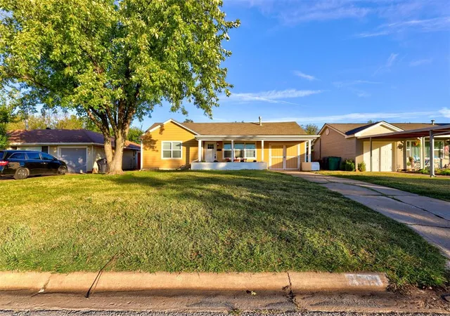 2nd image of 2913 Somerset Pl, Oklahoma City, OK 73116 | MLS# 1186804