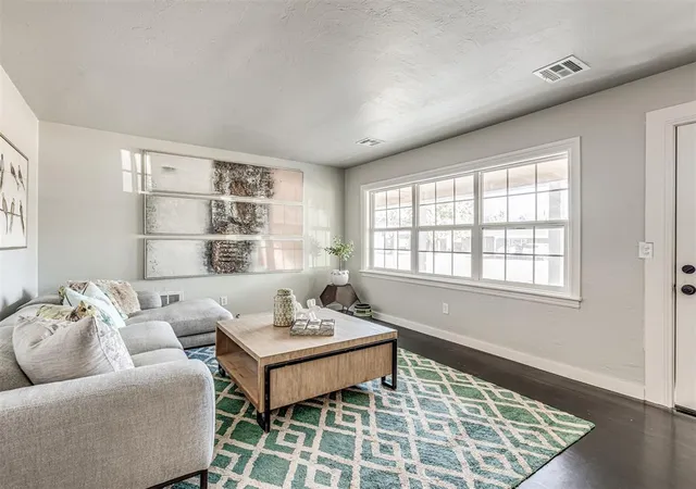 4th image of 2913 Somerset Pl, Oklahoma City, OK 73116 | MLS# 1186804