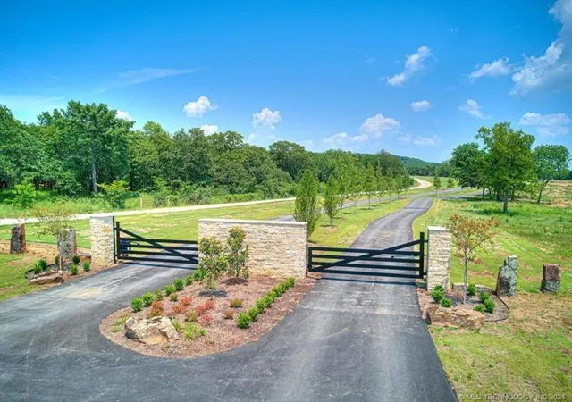 2nd image of 37 Pebble Ridge Rd, Eufaula, OK 74432 | MLS# 1186898