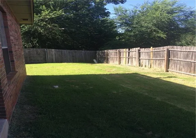 3rd image of 1828 S Cedar Creek Ct, Norman, OK 73071 | MLS# 1186938