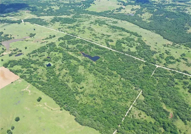 Homes for sale in Pauls Valley, OK | 3210 N County Rd, Pauls Valley, OK 73433 | MLS# 1187005