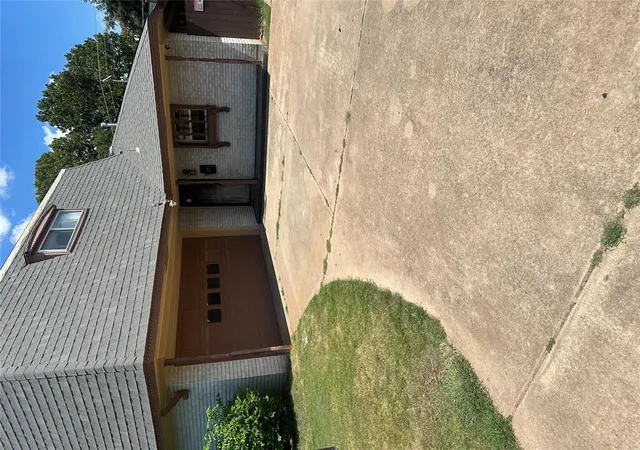 2nd image of 2312 S Mansfield Ave, Oklahoma City, OK 73115 | MLS# 1187014