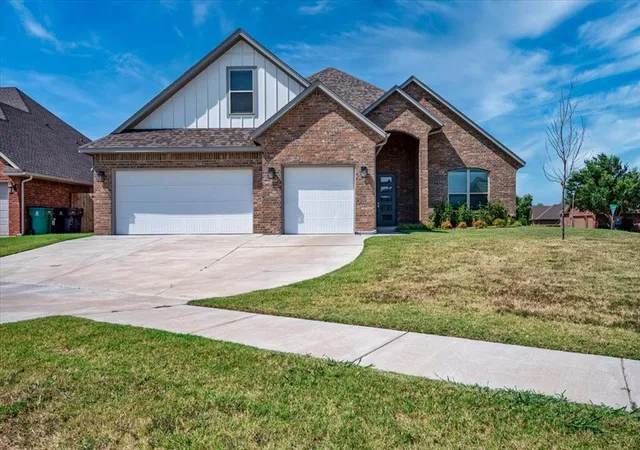 1st image of 11601 Nw 111th St, Yukon, OK 73099 | MLS# 1187028
