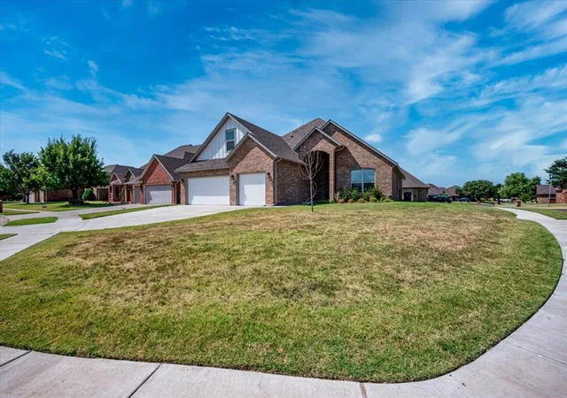 2nd image of 11601 Nw 111th St, Yukon, OK 73099 | MLS# 1187028