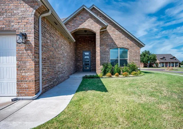 3rd image of 11601 Nw 111Th St, Yukon, OK 73099 | MLS# 1187028