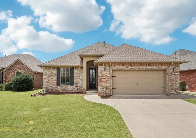 1st image of 1172 Monument Ln, Yukon, OK 73099 | MLS# 1187069