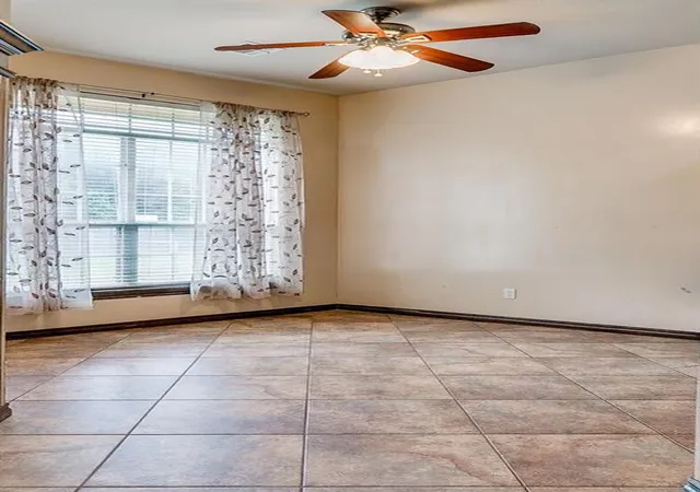 4th image of 9412 Emily Ln, Oklahoma City, OK 73130 | MLS# 1187078