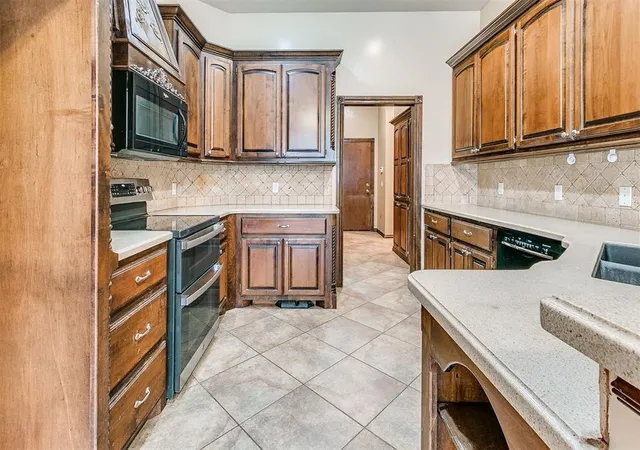 5th image of 9412 Emily Ln, Oklahoma City, OK 73130 | MLS# 1187078