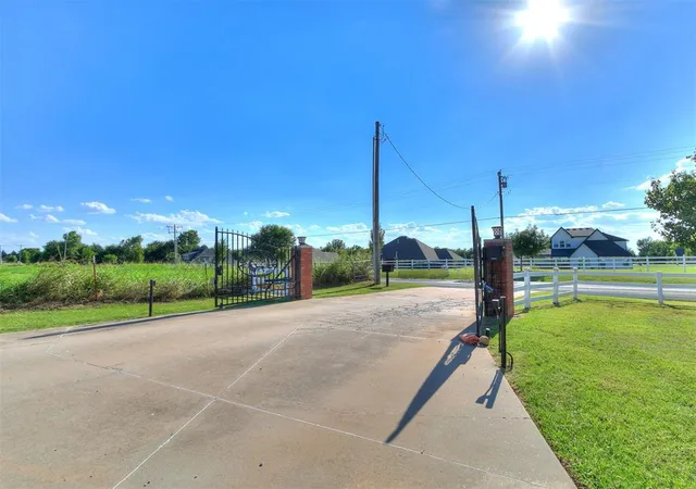 2nd image of 14550 S Pennsylvania Ave, Edmond, OK 73025 | MLS# 1187272