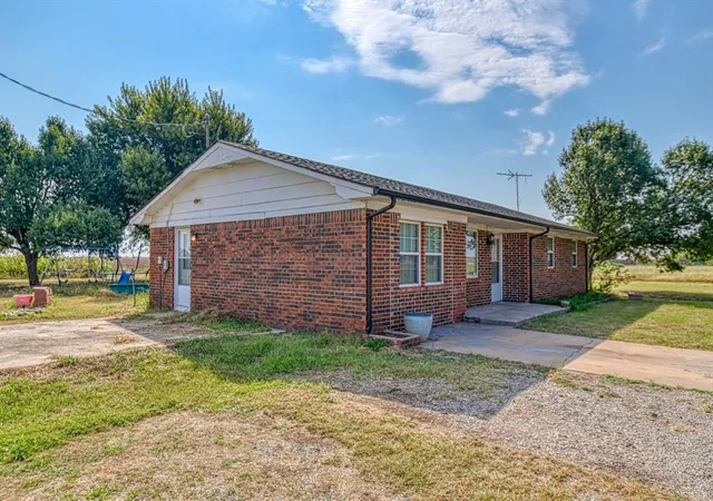 3rd image of 1921 State Hwy 92 Hwy, Chickasha, OK 73018 | MLS# 1187274