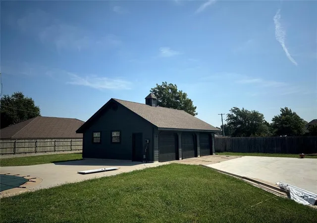 2nd image of 3523 Victorian Dr, Moore, OK 73160 | MLS# 1187281