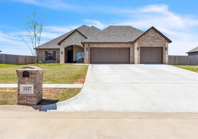 1st image of 1027 Kimberlin Ln, Tuttle, OK 73089 | MLS# 1187389