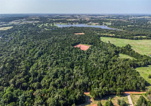 2nd image of 0001 University Ave, Guthrie, OK 73044 | MLS# 1187556