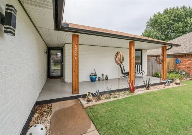 4th image of 1051 Royal Ln, Yukon, OK 73099 | MLS# 1189037