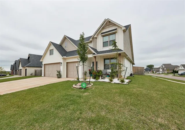 Photo 2 of Single family home for sale at 14500 Giverny Ln, Yukon, OK 73099 | MLS# 1189048 | Listing updated on 2025-11-19
