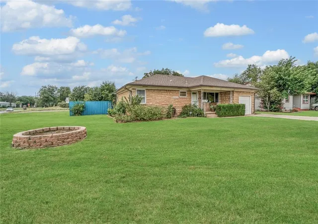 Homes for sale in Altus, OK | 121 Pine Ave, Altus, OK 73521 | MLS# 1189094
