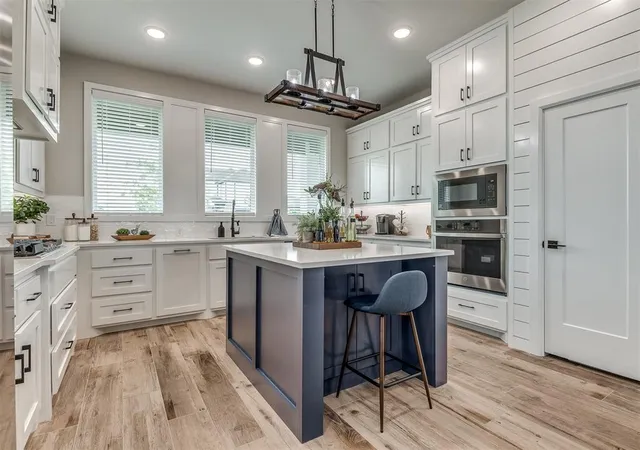 Photo 5 of Single family home for sale at 15417 Jasper Ln, Edmond, OK 73013 | MLS# 1189120 | Listing updated on 2025-09-17