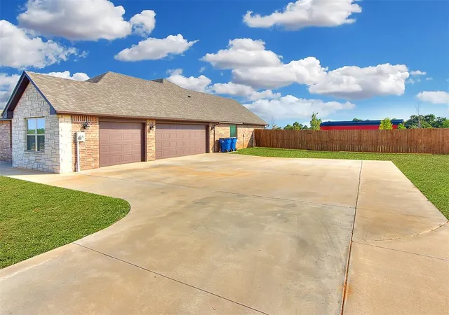 2nd image of 4210 Paradise Dr, Blanchard, OK 73010 | MLS# 1189247