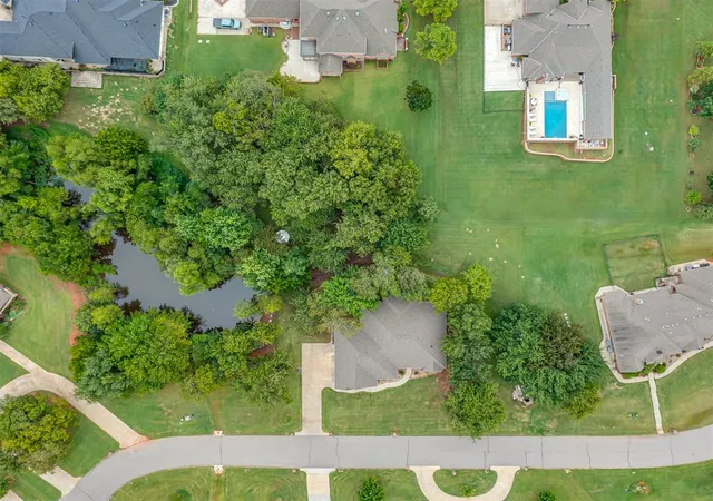 Photo 4 of Single family home for sale at 210 N Riverside Dr, Moore, OK 73160 | MLS# 1189299 | Listing updated on 2025-09-12