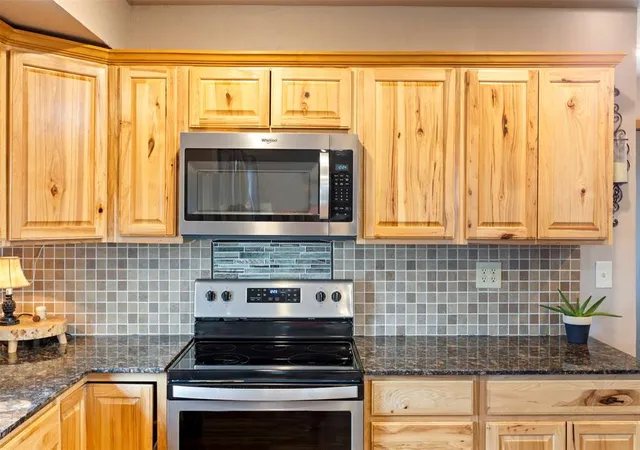 Photo 4 of Sale Pending at 10895 E Priaire Grove Rd, Guthrie, OK 73044 | MLS# 1189309 | Listing updated on 2025-09-17