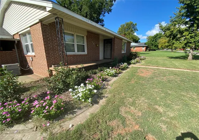 Homes for sale in Elk City, OK | 1204 W C Ave, Elk City, OK 73644 | MLS# 1189551