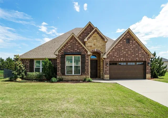 Photo 2 of Single family home for sale at 4212 Vista Dr, Norman, OK 73071 | MLS# 1189593 | Listing updated on 2025-10-29