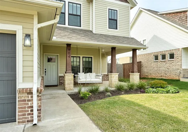 Photo 1 of Single family home for sale at 904 Ne 21st St, Moore, OK 73160 | MLS# 1189709 | Listing updated on 2026-01-15