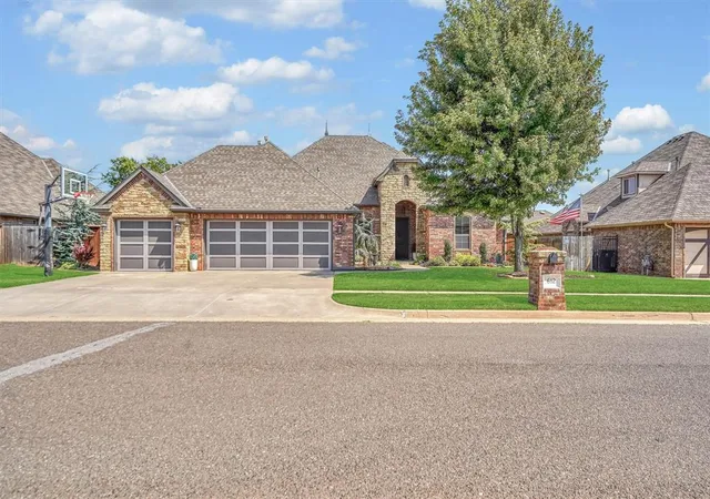 3rd image of 612 Old Home Pl, Yukon, OK 73099 | MLS# 1189746