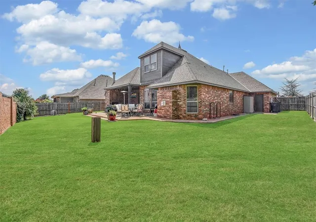 37th image of 612 Old Home Pl, Yukon, OK 73099 | MLS# 1189746