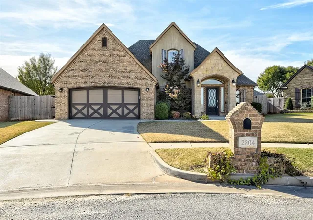 Photo 1 of Single family home for sale at 2804 Se 8th St, Moore, OK 73160 | MLS# 1189953 | Listing updated on 2025-11-18