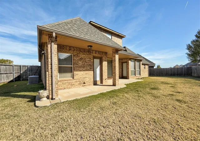 Photo 21 of Single family home for sale at 2804 Se 8th St, Moore, OK 73160 | MLS# 1189953 | Listing updated on 2025-11-18