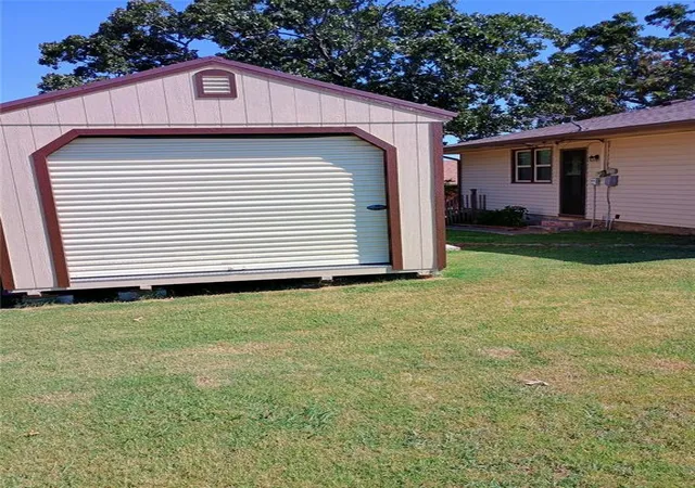 3rd image of 2112 Wrangler Blvd, Seminole, OK 74868 | MLS# 1189962
