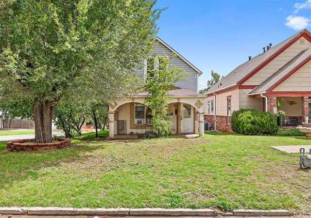 3rd image of 120 N Macomb Ave, El Reno, OK 73036 | MLS# 1190312
