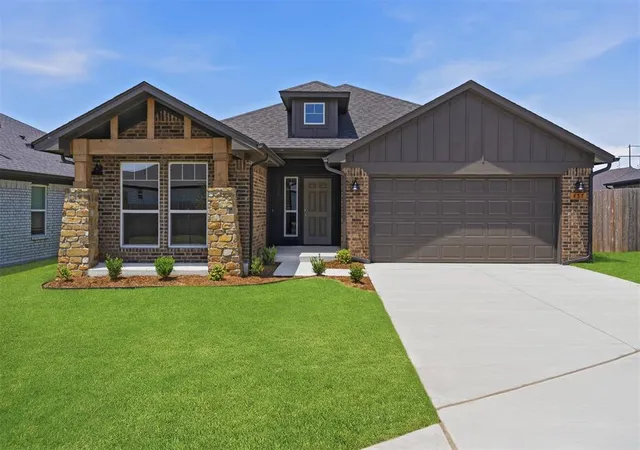 1st image of 457 Vista Dr, Yukon, OK 73099 | MLS# 1190333