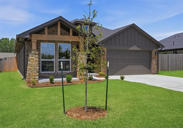 3rd image of 457 Vista Dr, Yukon, OK 73099 | MLS# 1190333