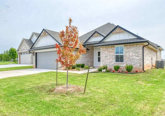 Single family home for sale at 2712 Dunham Dr, Norman, OK 73071 | MLS# 1190362