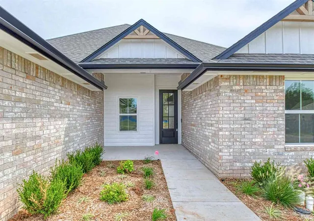 Photo 2 of Single family home for sale at 2712 Dunham Dr, Norman, OK 73071 | MLS# 1190362 | Listing updated on 2026-03-17