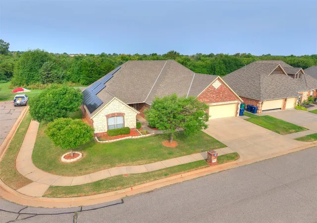 2nd image of 5905 Creekmore Dr, Oklahoma City, OK 73179 | MLS# 1190467