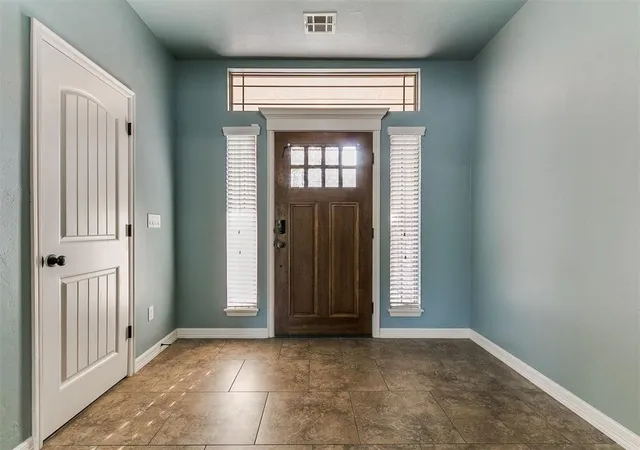 5th image of 5905 Creekmore Dr, Oklahoma City, OK 73179 | MLS# 1190467