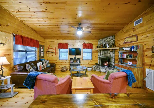 Photo 3 of Single family home for sale at 320 Orca Rd, Broken Bow, OK 74728 | MLS# 1190676 | Listing updated on 2026-09-15