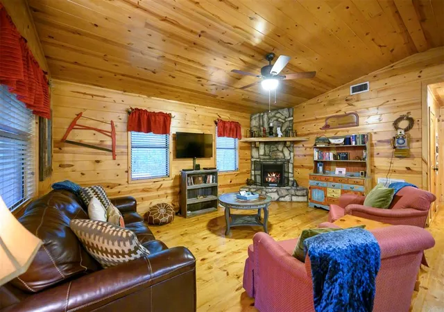 Photo 3 of Single family home for sale at 320 Orca Rd, Broken Bow, OK 74728 | MLS# 1190676 | Listing updated on 2026-09-15