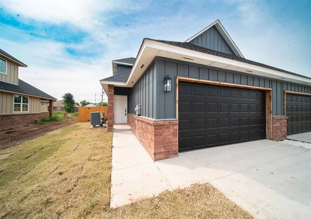 Photo 5 of Single family home for sale at 236 NW 122nd Street, Oklahoma City, OK 73114 | MLS# 1190785 | Listing updated on 2025-09-25