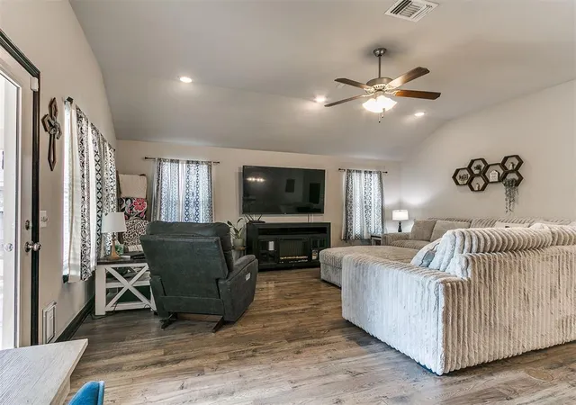 3rd image of 12494 Native Hill Dr, Choctaw, OK 73020 | MLS# 1190870