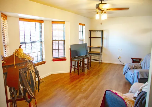 3rd image of 2105 Bonnycastle Ln, Yukon, OK 73099 | MLS# 1191060