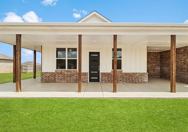 Photo 1 of Single family home for sale at 112 Olde Mill Rd, Jones, OK 73049 | MLS# 1191294 | Listing updated on 2025-11-16