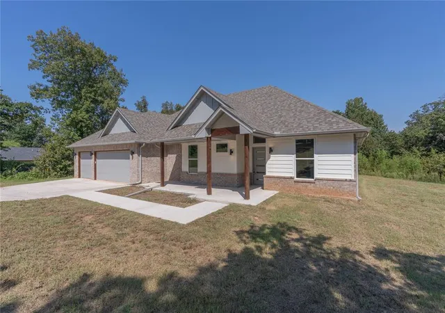 Photo 2 of Single family home for sale at 21301 Se 103rd Street, Newalla, OK 74857 | MLS# 1191483 | Listing updated on 2025-12-03