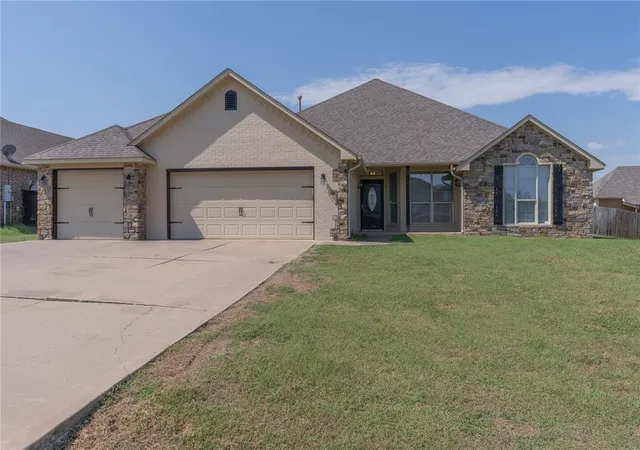 2nd image of 3817 Kindle Ln, Norman, OK 73072 | MLS# 1191652