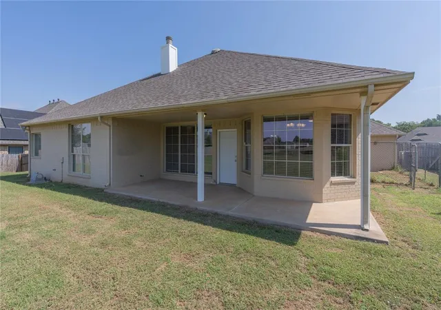 42nd image of 3817 Kindle Ln, Norman, OK 73072 | MLS# 1191652